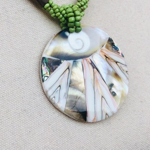 VINTAGE Gorgeous Mermaid Pendant Collar Necklace in Green - Picture 3 of 7